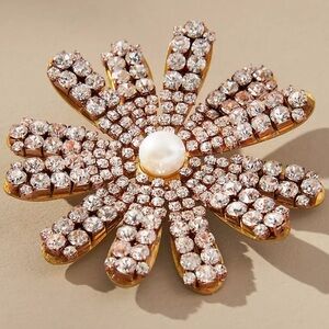 CRYSTAL FLOWER BROOCH NWT
